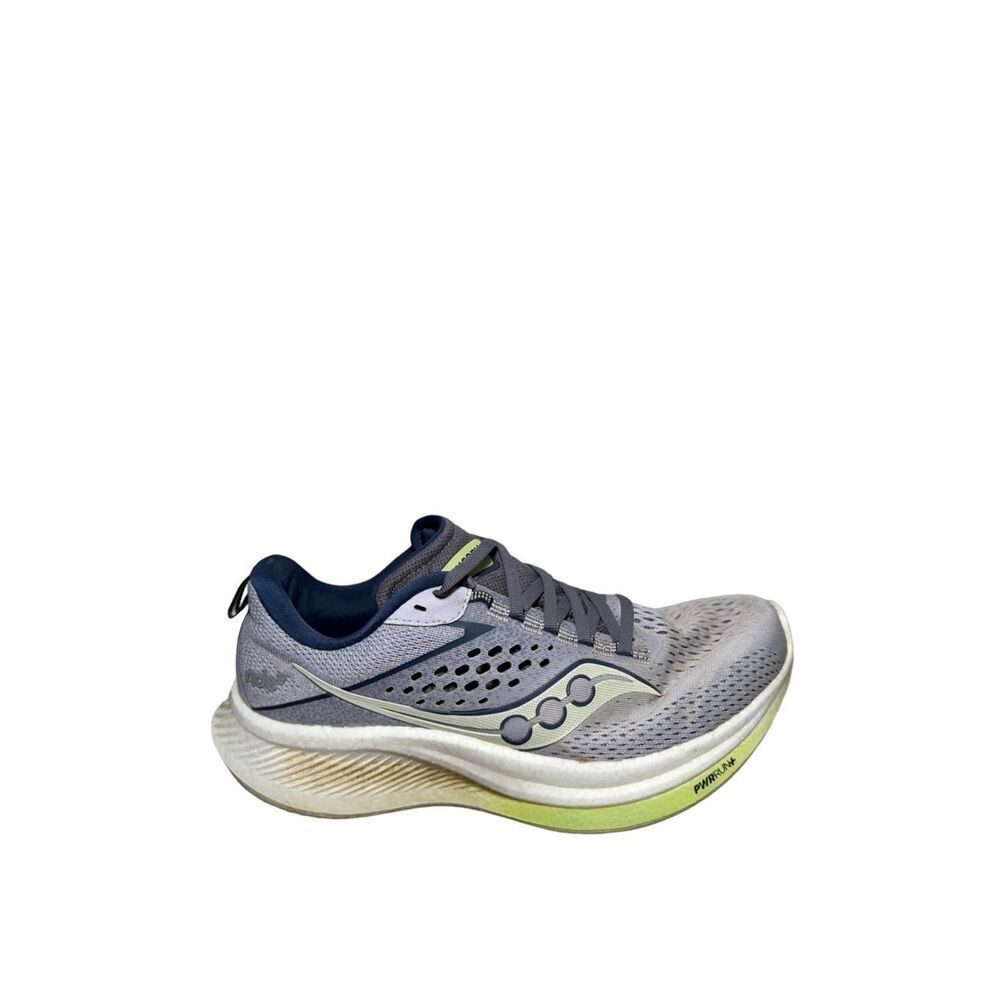 Saucony ride 17 Women's Running Shoe in Light Gray with Neon size 9